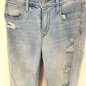 Levi jeans. Light wash high rise skinny size 25.